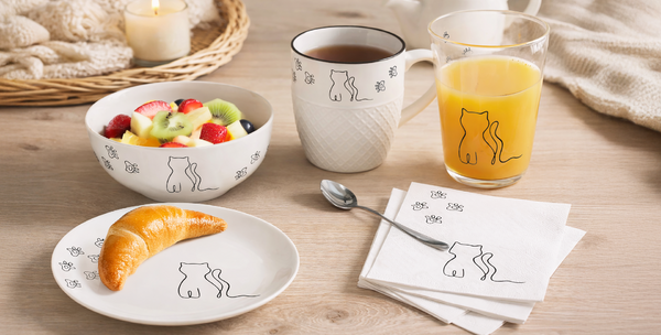 AKO MICKA A PSÍK PEKNE STOLOVALI