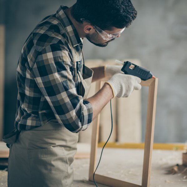 Tavná pištoľ s tyčinkami