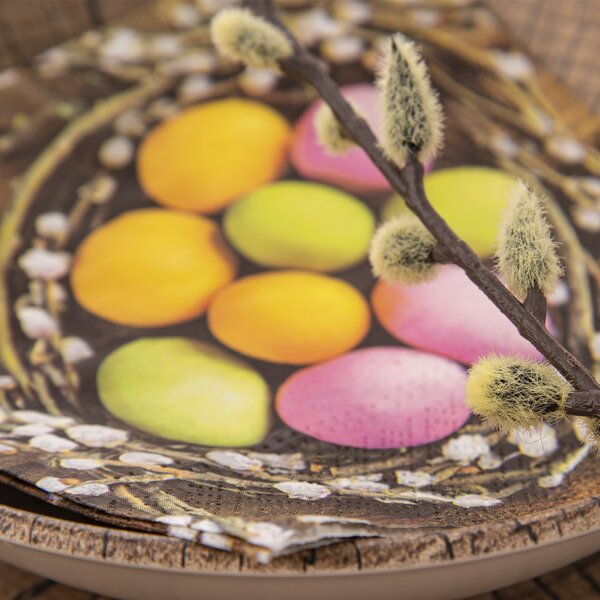 Servírovací obrúsky vajíčka v hniezde