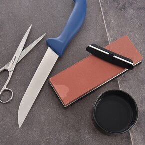 Brúsny kameň s podložkou a úchytom na nože