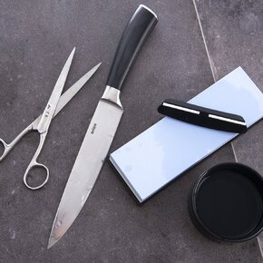 Brúsny kameň s podložkou a úchytom na nože