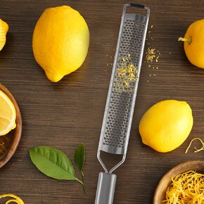 Strúhadlo ploché jemné s rukoväťou